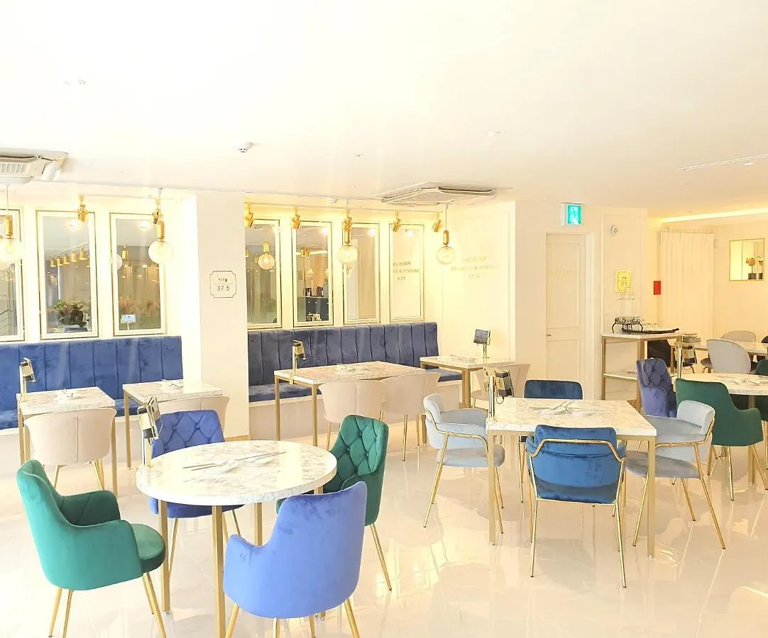 Days Hotel By Wyndham Seoul Myeongdong 3*,