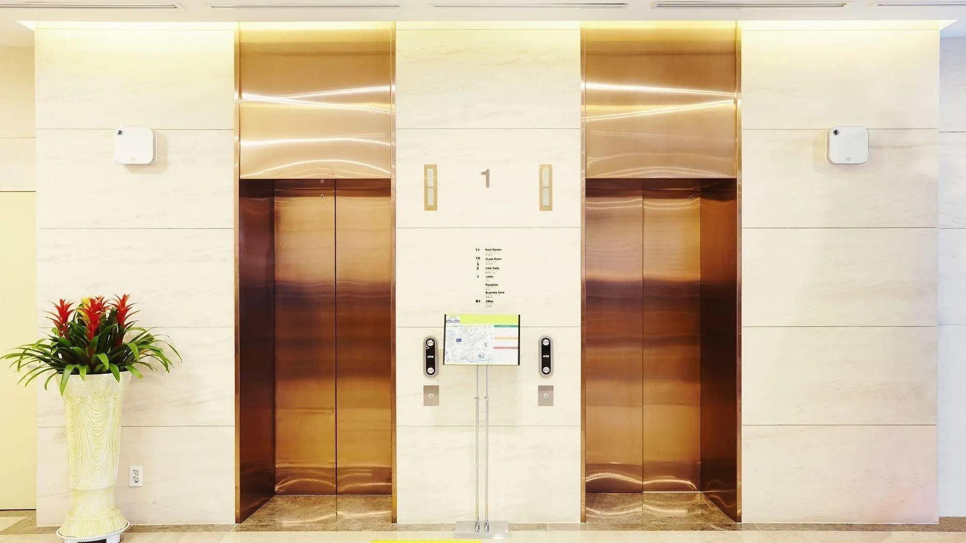 Days Hotel By Wyndham Seoul Myeongdong 3*,